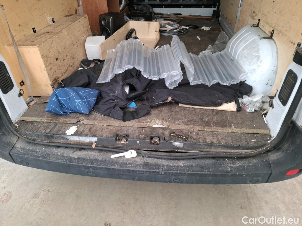  Renault  Master  III Fourgon L2H2 3 3 Grand Confort dCi 135CV BVM6 E6d #77