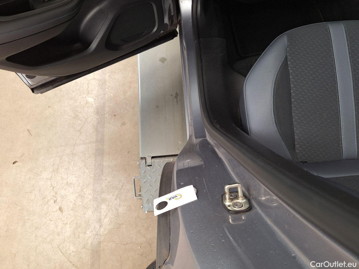  Peugeot  2008 Peugeot,  '19, Peugeot  1.5 BlueHDi 96kW S&S EAT8 Allure 5d #44