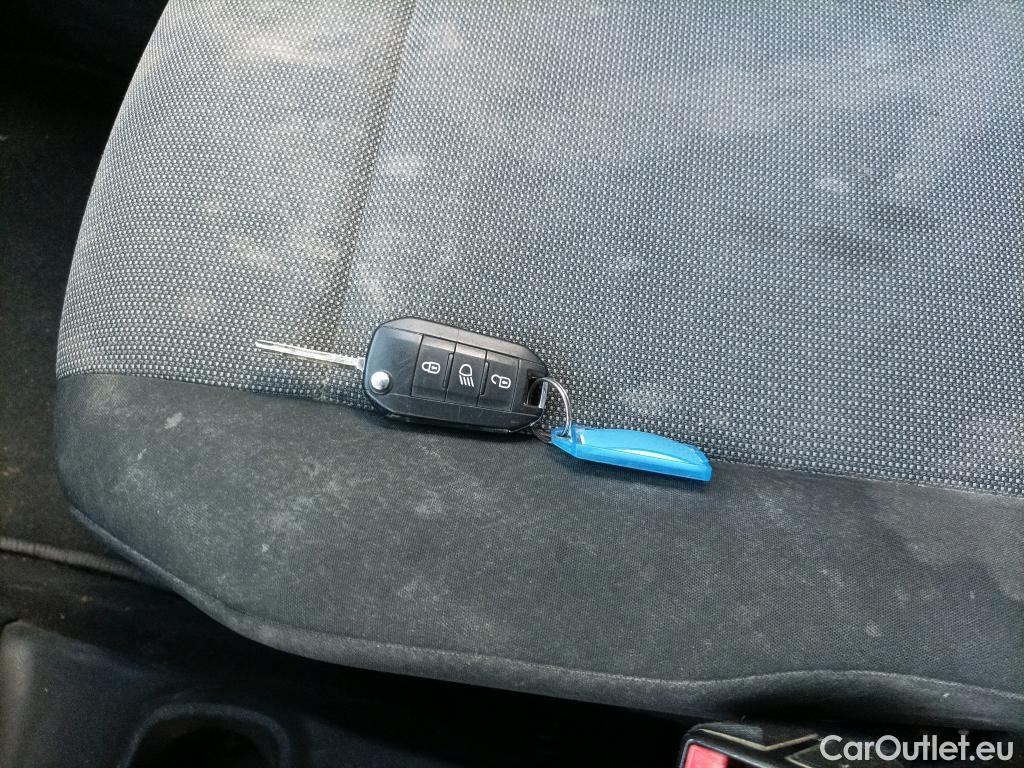  Citroen  Berlingo CITROEN  / 2018 / 4P / monovolumen compacto Talla M BlueHDi 100 S&S LIVE #1