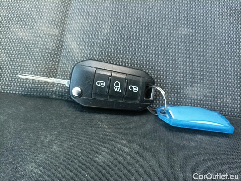  Citroen  Berlingo CITROEN  / 2018 / 4P / monovolumen compacto Talla M BlueHDi 100 S&S LIVE #2