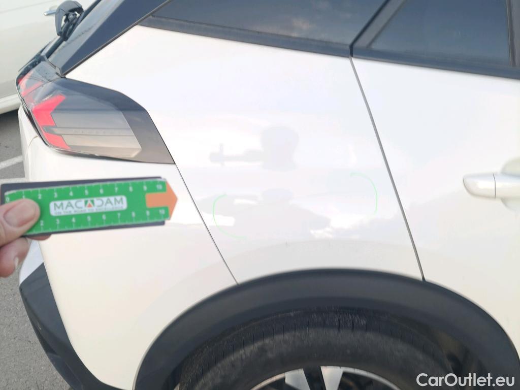  Peugeot  2008 PEUGEOT  / 2019 / 5P / todoterreno Allure BlueHDI 81kW (110CV) #4