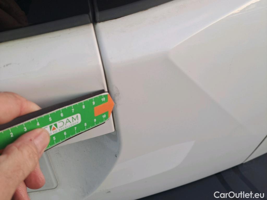  Peugeot  2008 PEUGEOT  / 2019 / 5P / todoterreno Allure BlueHDI 81kW (110CV) #33