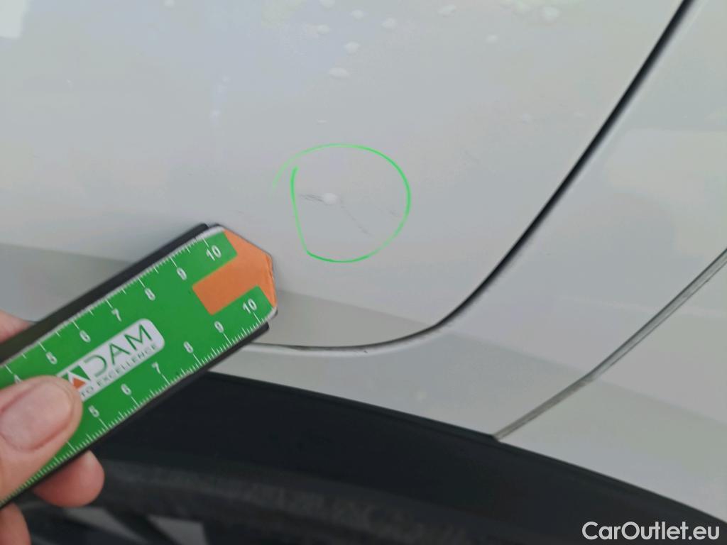  Peugeot  2008 PEUGEOT  / 2019 / 5P / todoterreno Allure BlueHDI 81kW (110CV) #24