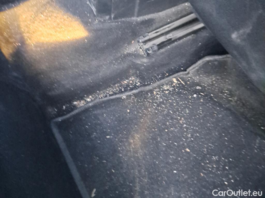  Peugeot  2008 PEUGEOT  / 2019 / 5P / todoterreno Allure BlueHDI 81kW (110CV) #16