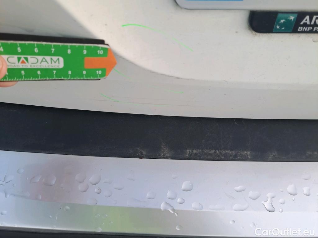  Peugeot  2008 PEUGEOT  / 2019 / 5P / todoterreno Allure BlueHDI 81kW (110CV) #32