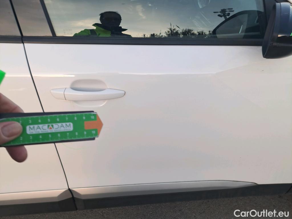  Peugeot  2008 PEUGEOT  / 2019 / 5P / todoterreno Allure BlueHDI 81kW (110CV) #13