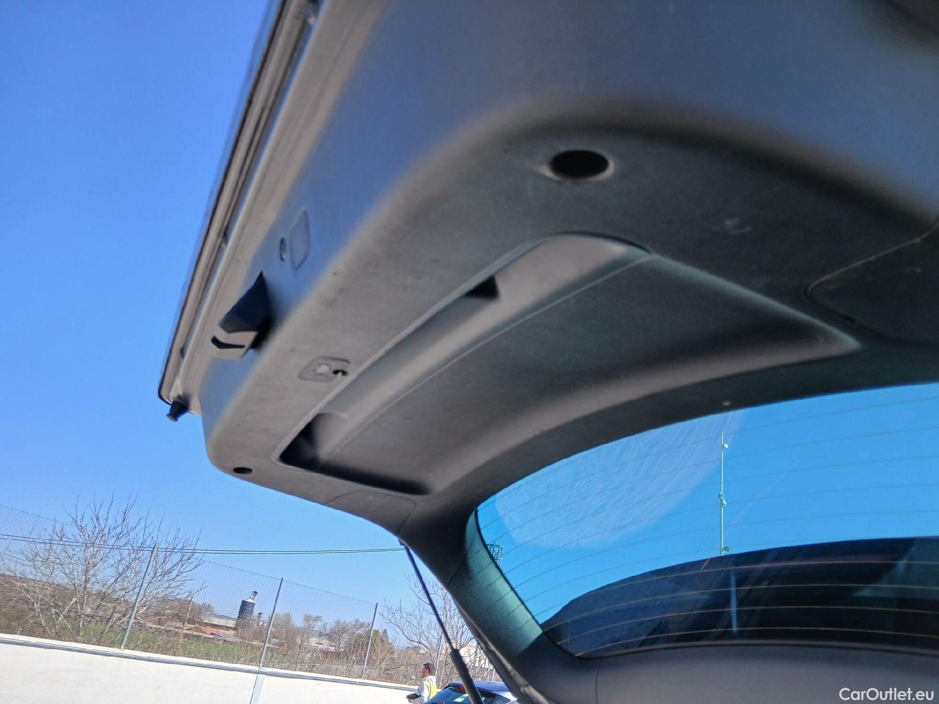  KIA  Sportage KIA  1.6MHEV Drive 100kW(136CV) 4x2(Crist Tintados) #37