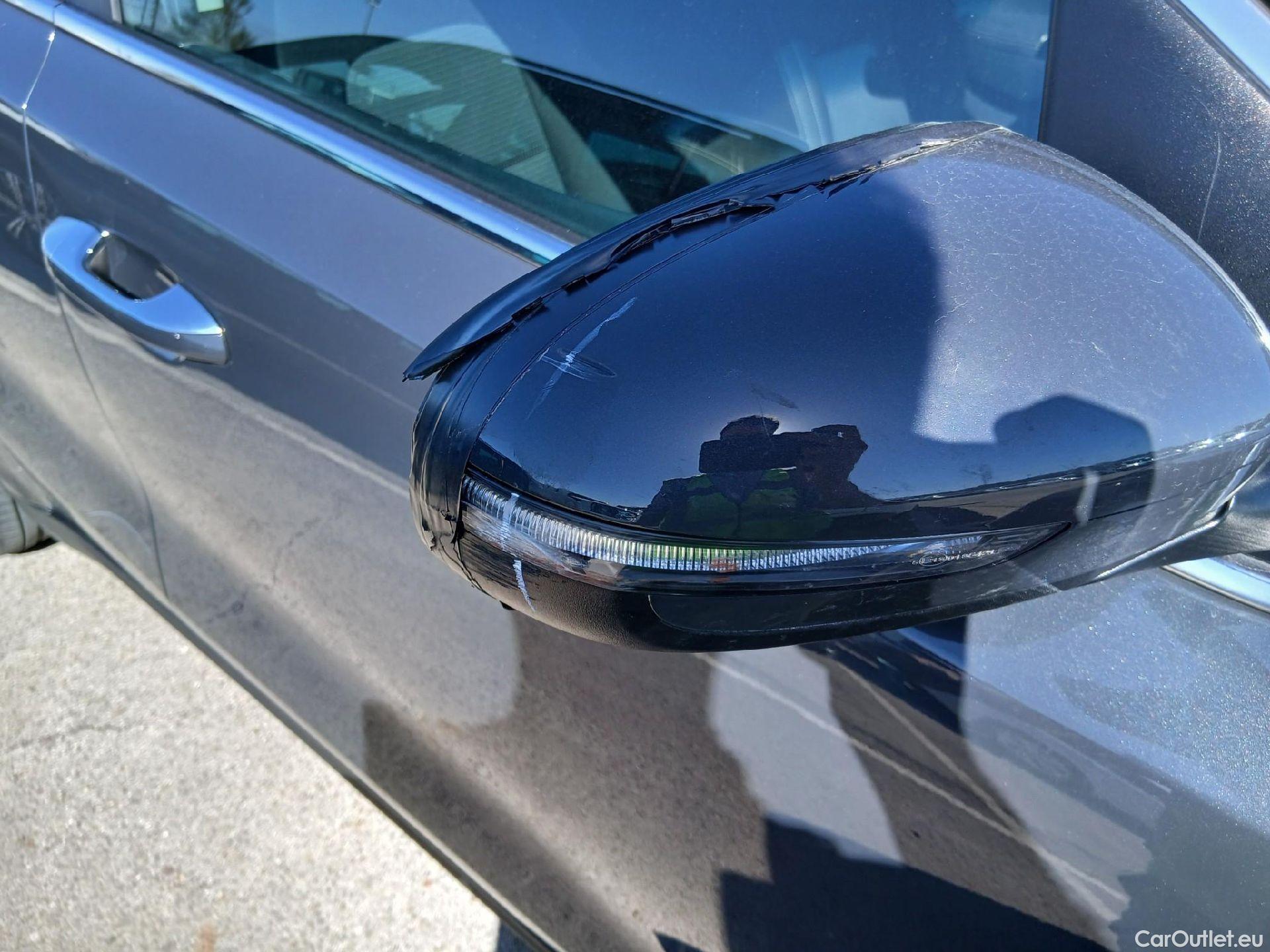  KIA  Sportage KIA  1.6MHEV Drive 100kW(136CV) 4x2(Crist Tintados) #50