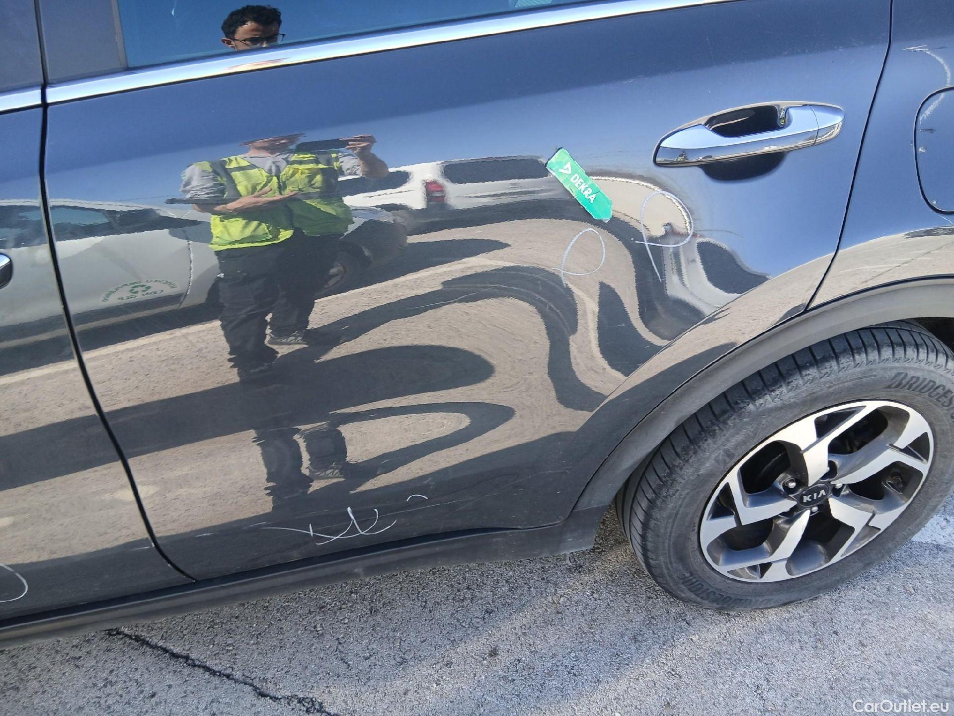  KIA  Sportage KIA  1.6MHEV Drive 100kW(136CV) 4x2(Crist Tintados) #17