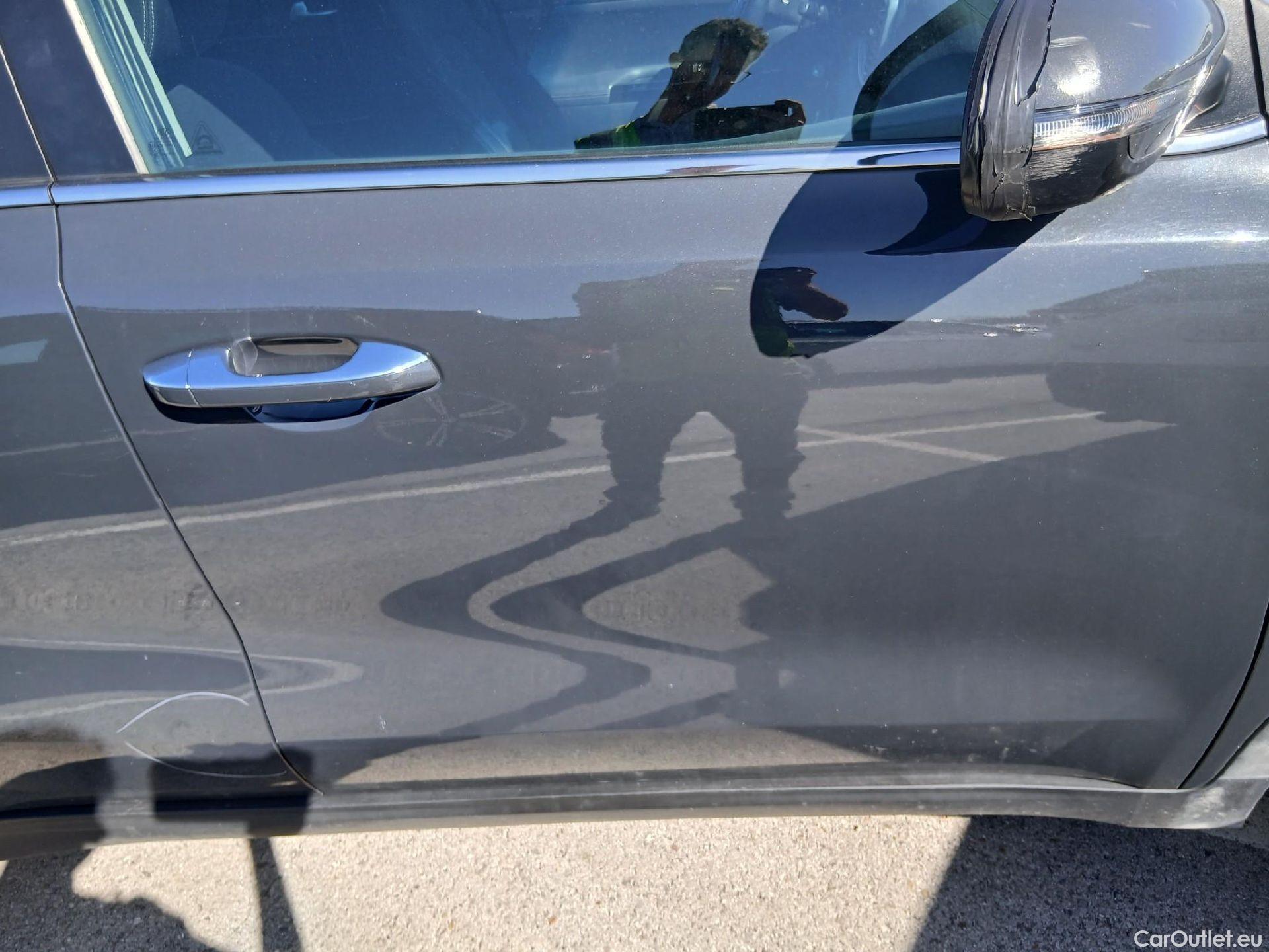  KIA  Sportage KIA  1.6MHEV Drive 100kW(136CV) 4x2(Crist Tintados) #46