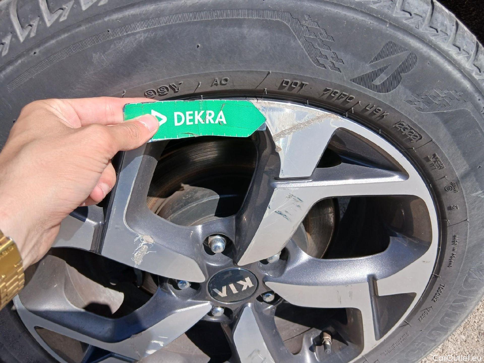  KIA  Sportage KIA  1.6MHEV Drive 100kW(136CV) 4x2(Crist Tintados) #42