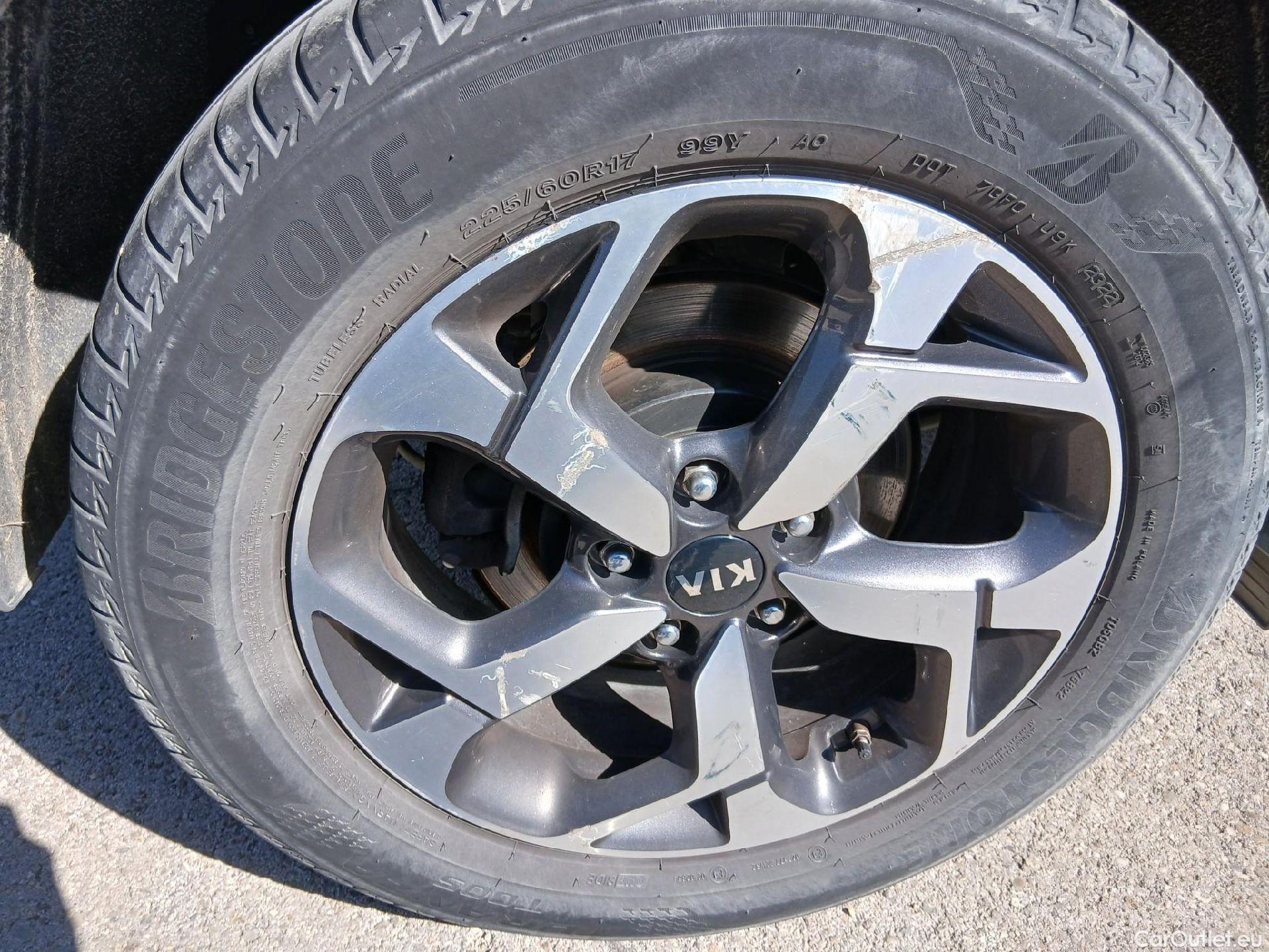  KIA  Sportage KIA  1.6MHEV Drive 100kW(136CV) 4x2(Crist Tintados) #43