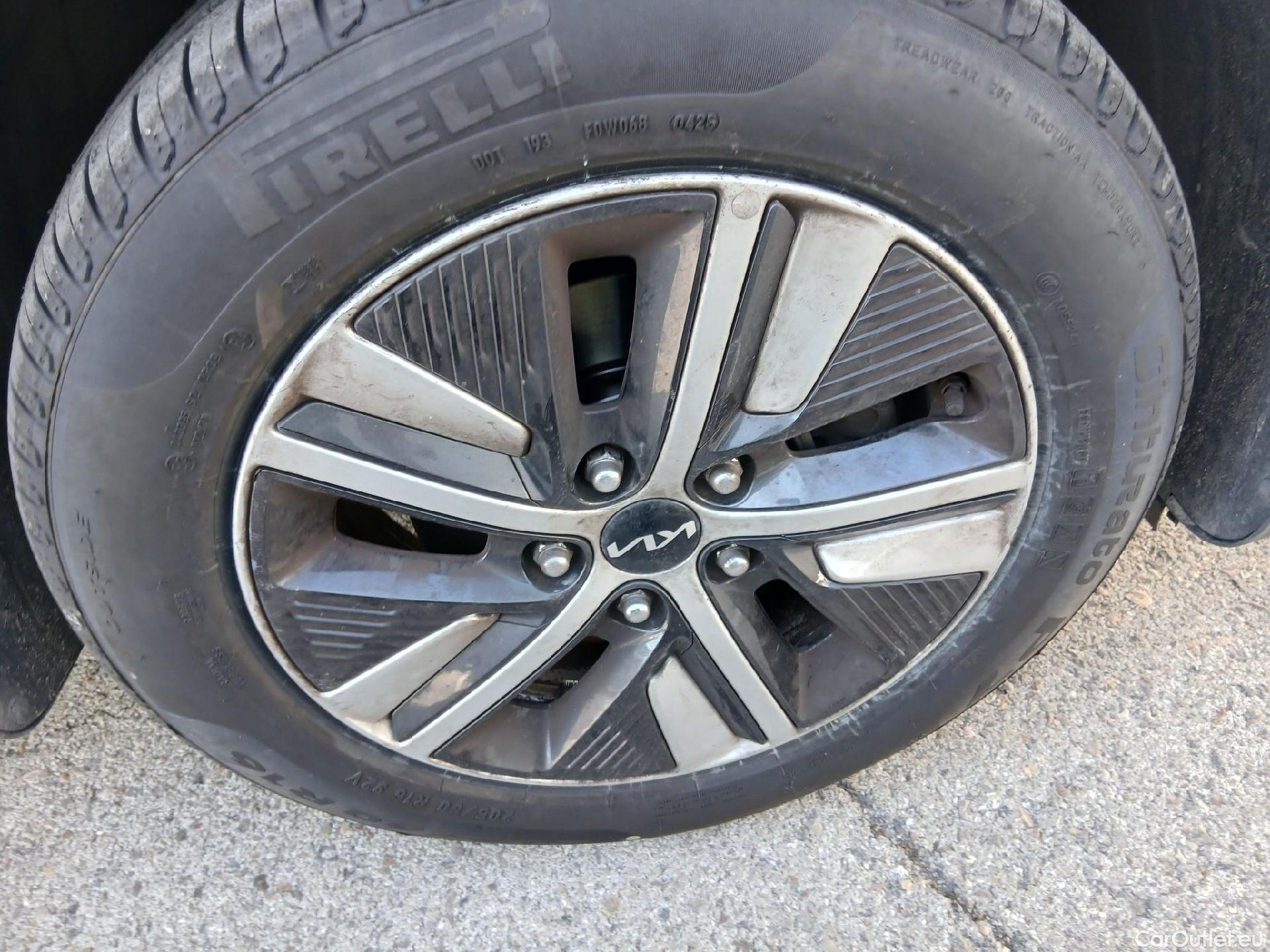  KIA  Niro KIA  / 2019 / 5P / crossover 1.6 GDi HEV 104kW (141CV) Drive #49