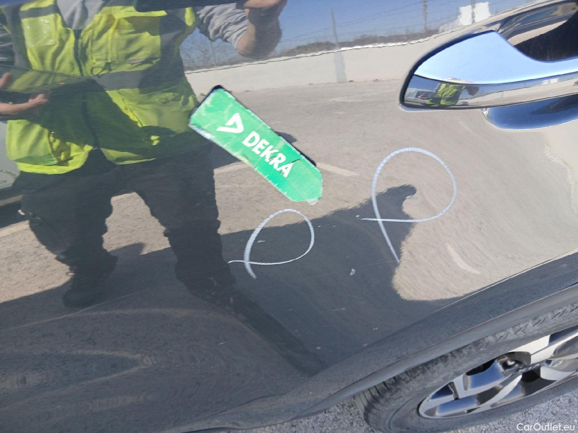  KIA  Sportage KIA  1.6MHEV Drive 100kW(136CV) 4x2(Crist Tintados) #18