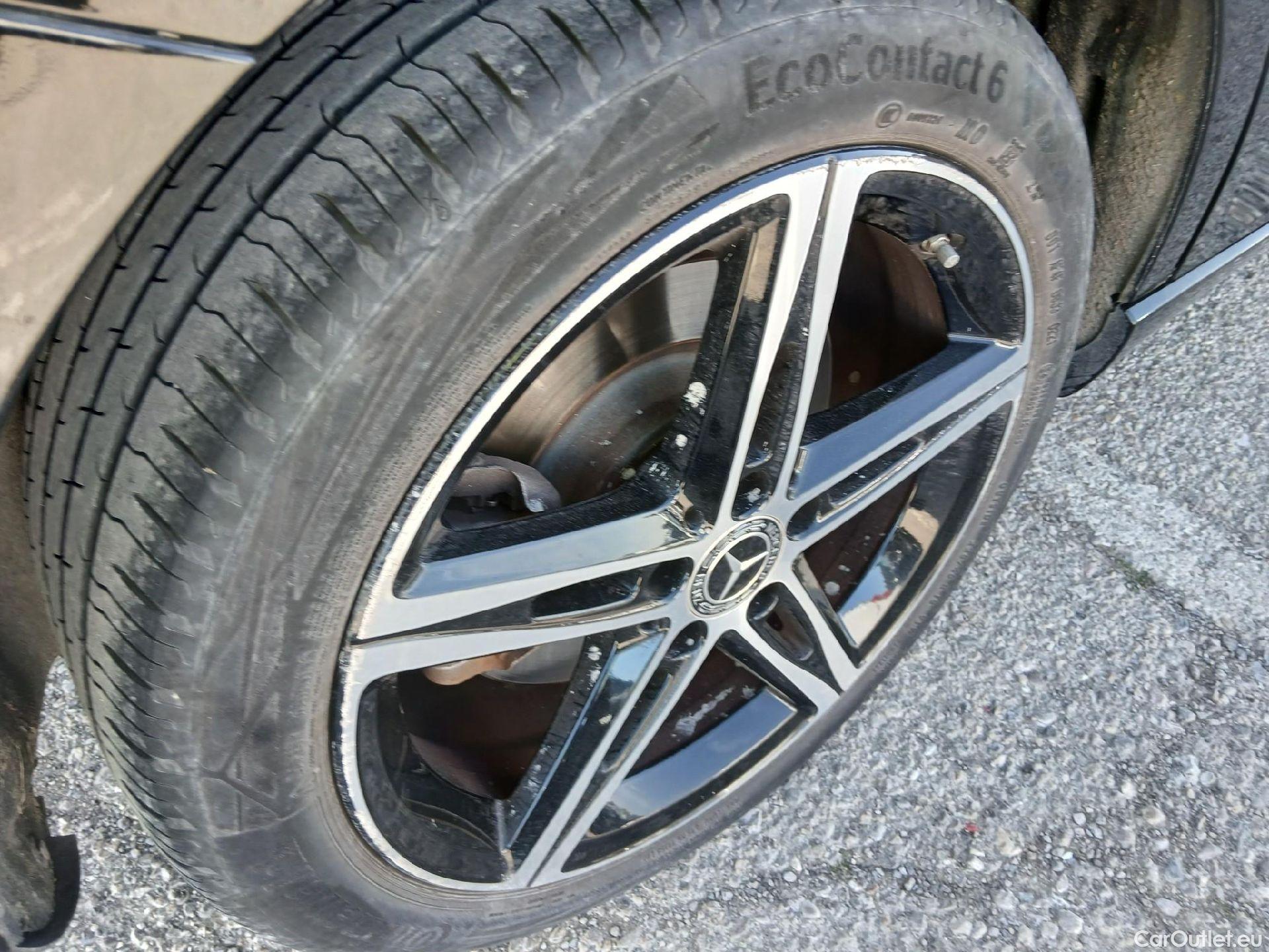  Mercedes  A-Klasse MERCEDES-BENZ Clase A 250 e berlina con portón 160 CV 11 kWh #Opcionales 5700 €# #4