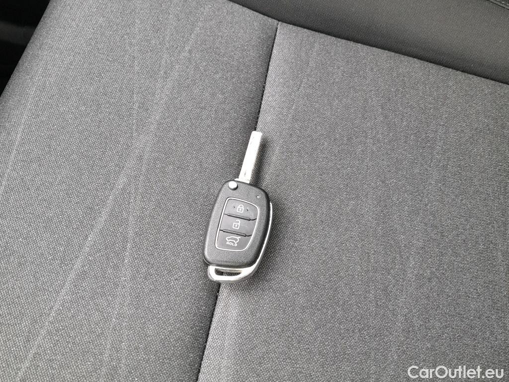  Hyundai  Tucson HYUNDAI  / 2018 / 5P / todoterreno 1.6 CRDI 85kW (116CV) 48V SLE 4X2(SP)(SL) #5