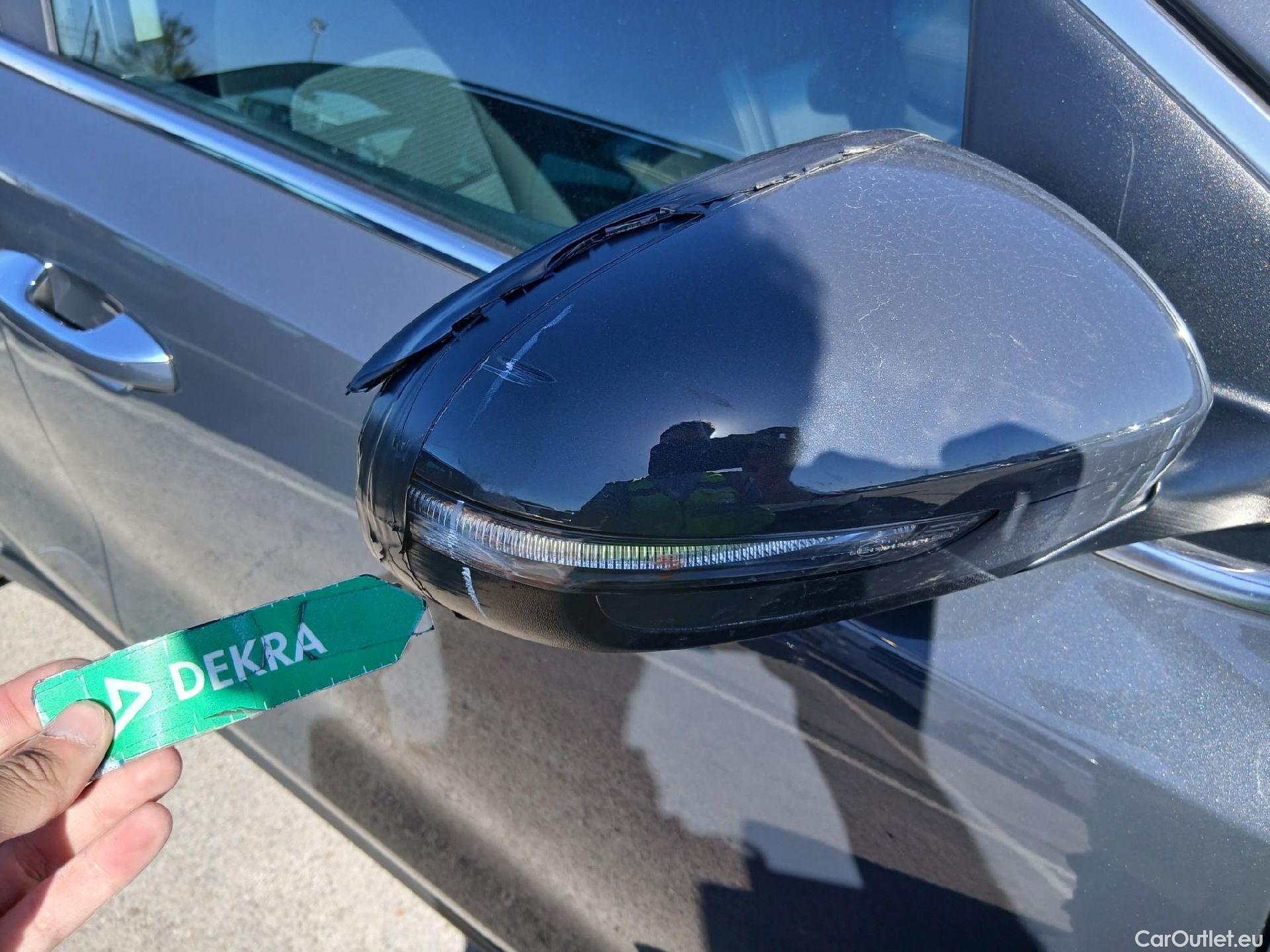  KIA  Sportage KIA  1.6MHEV Drive 100kW(136CV) 4x2(Crist Tintados) #52