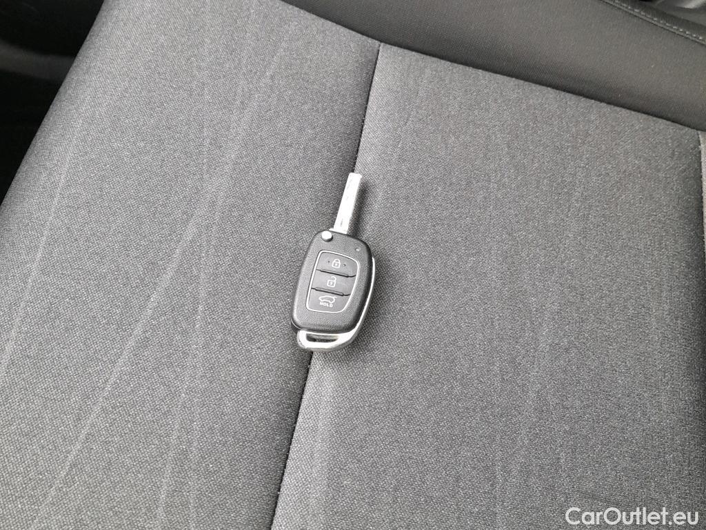  Hyundai  Tucson HYUNDAI  / 2018 / 5P / todoterreno 1.6 CRDI 85kW (116CV) 48V SLE 4X2(SP)(SL) #4