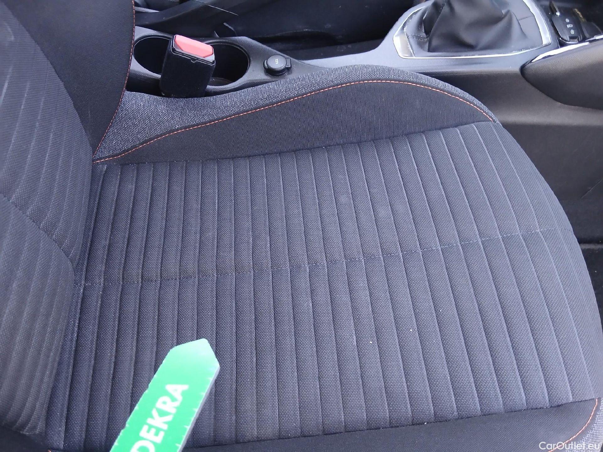  Peugeot  2008 PEUGEOT  / 2019 / 5P / todoterreno Active BlueHDI 81kW (110CV) #24