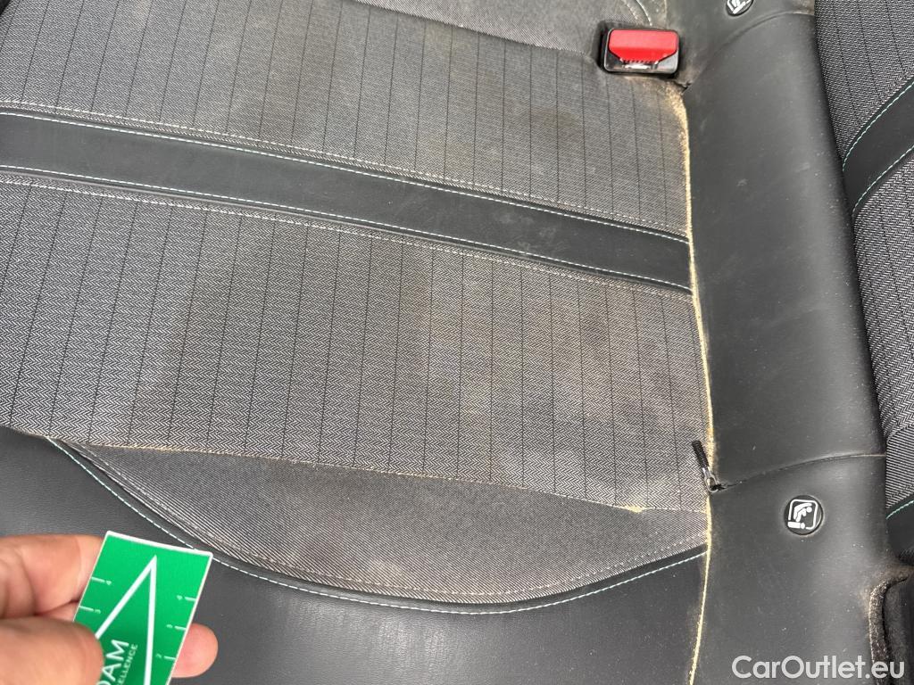  Peugeot  2008 PEUGEOT  / 2019 / 5P / todoterreno Allure BlueHDI 81kW (110CV) #12