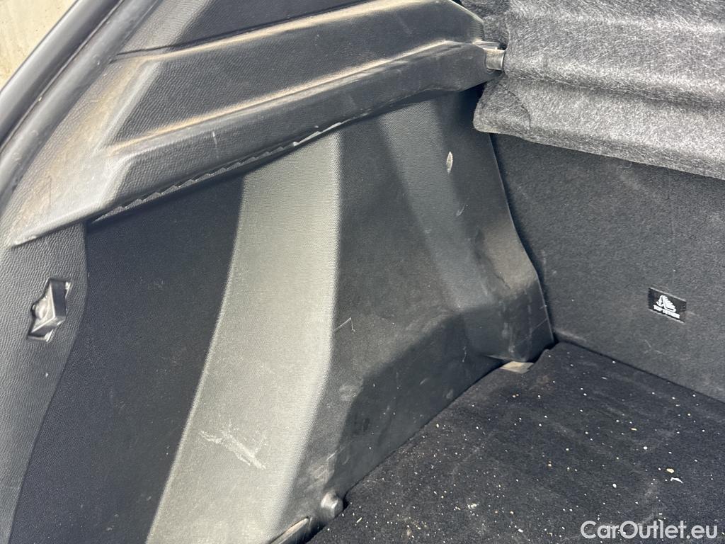  Peugeot  2008 PEUGEOT  / 2019 / 5P / todoterreno Allure BlueHDI 81kW (110CV) #15