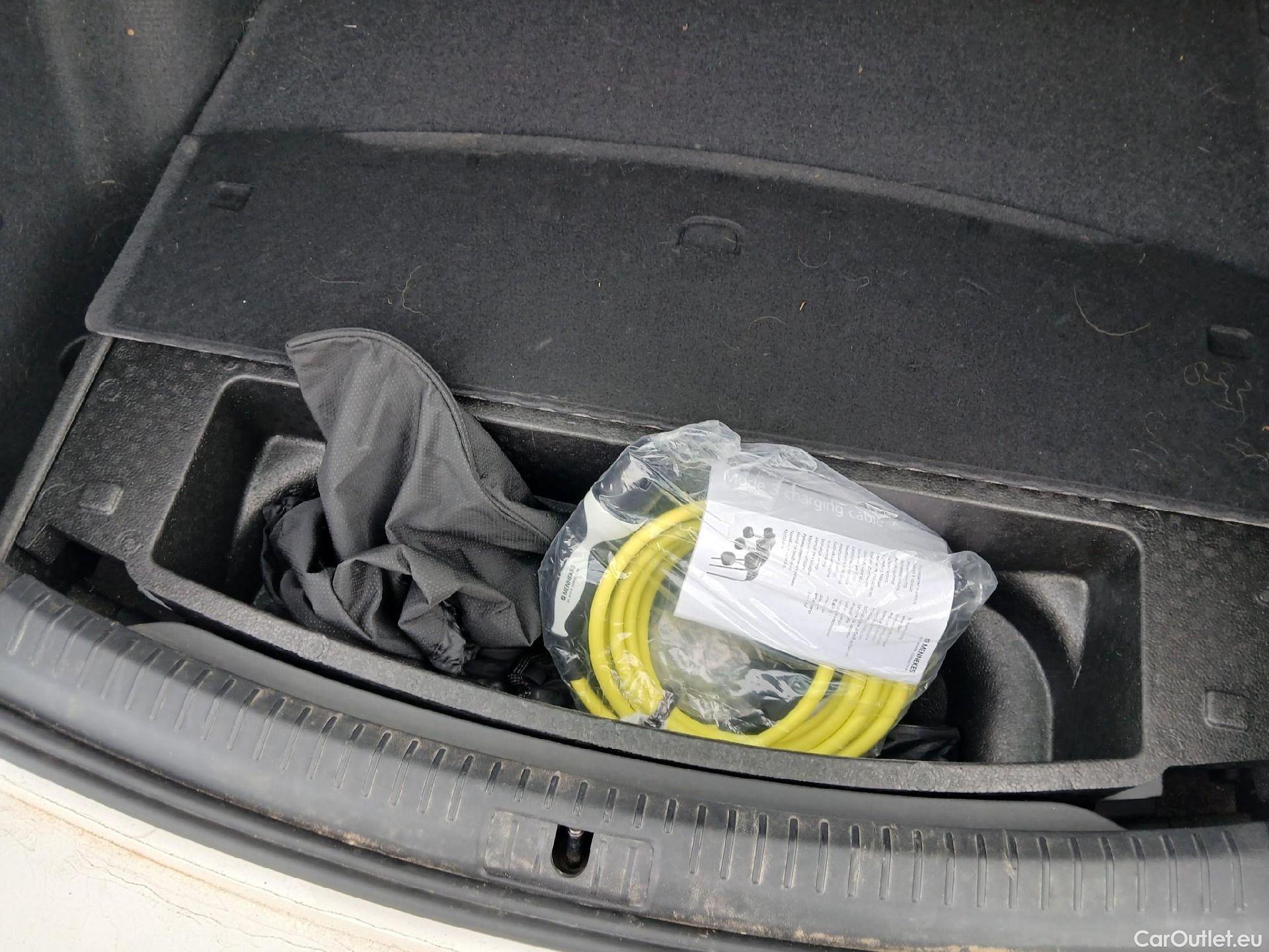  Seat  Leon SEAT Nuevo León / 2020 / 5P / familiar SP 1.4 e-Hybrid DSG S&S Xcellence Go L #3