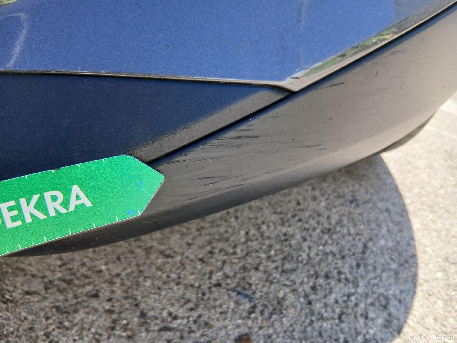  Peugeot  2008 PEUGEOT  / 2019 / 5P / todoterreno Active BlueHDI 81kW (110CV) #9