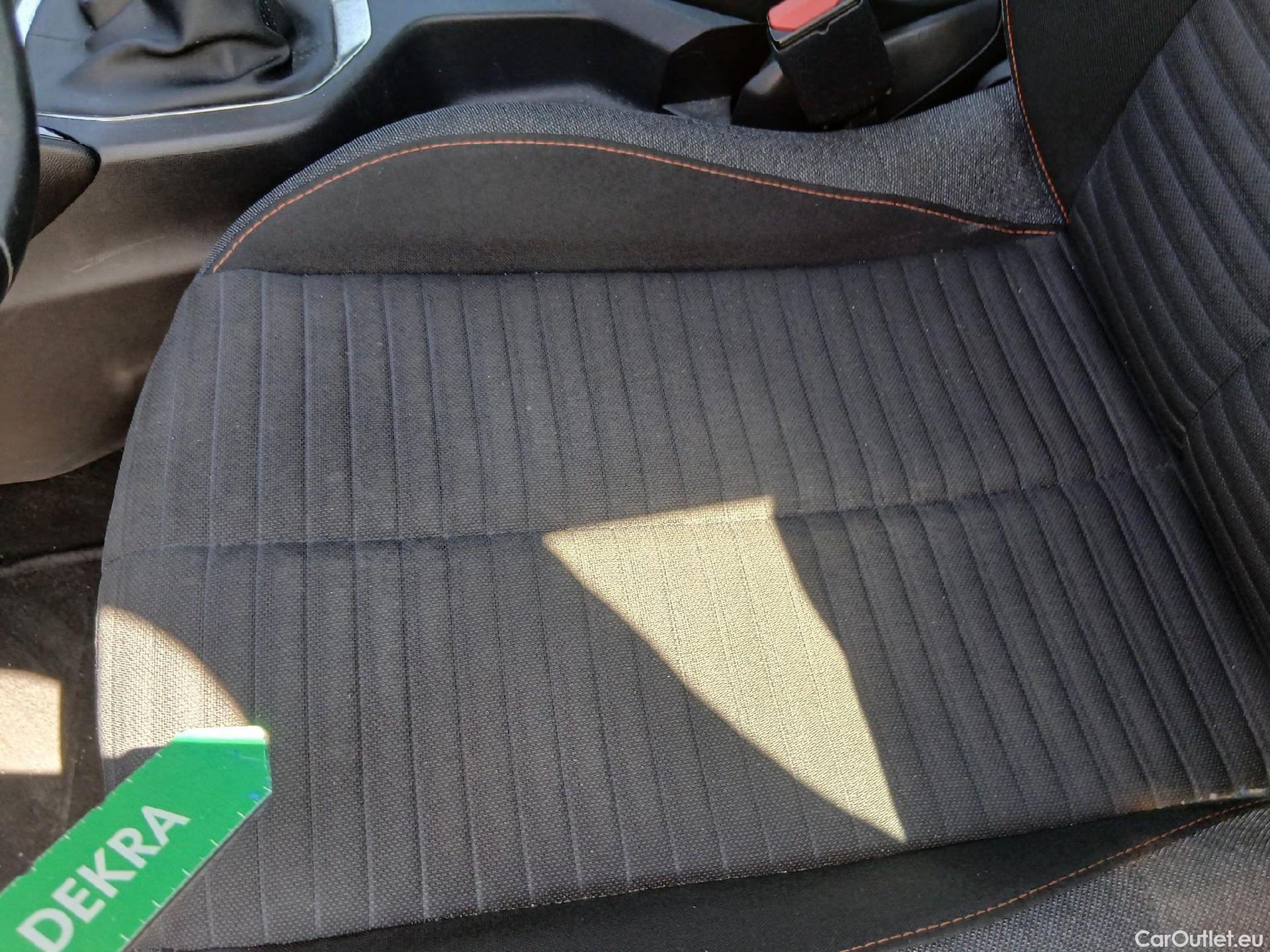  Peugeot  2008 PEUGEOT  / 2019 / 5P / todoterreno Active BlueHDI 81kW (110CV) #26