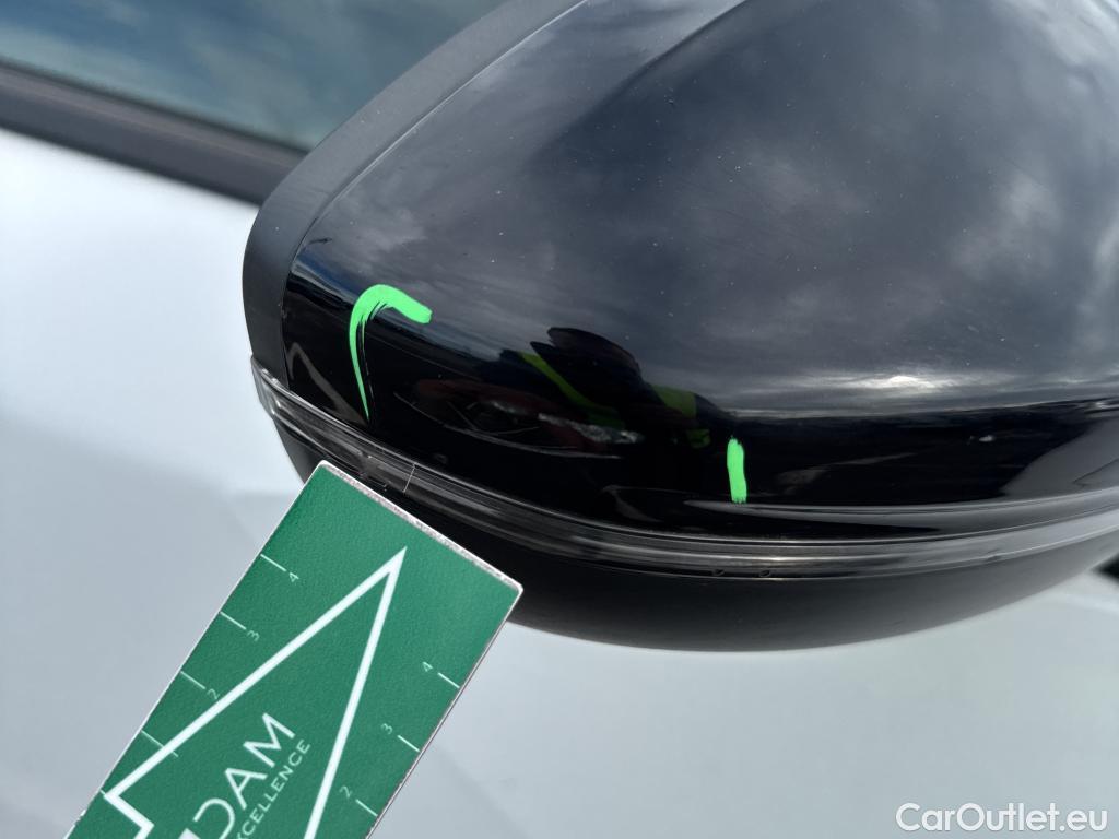  Peugeot  2008 PEUGEOT  / 2019 / 5P / todoterreno Allure BlueHDI 81kW (110CV) #29