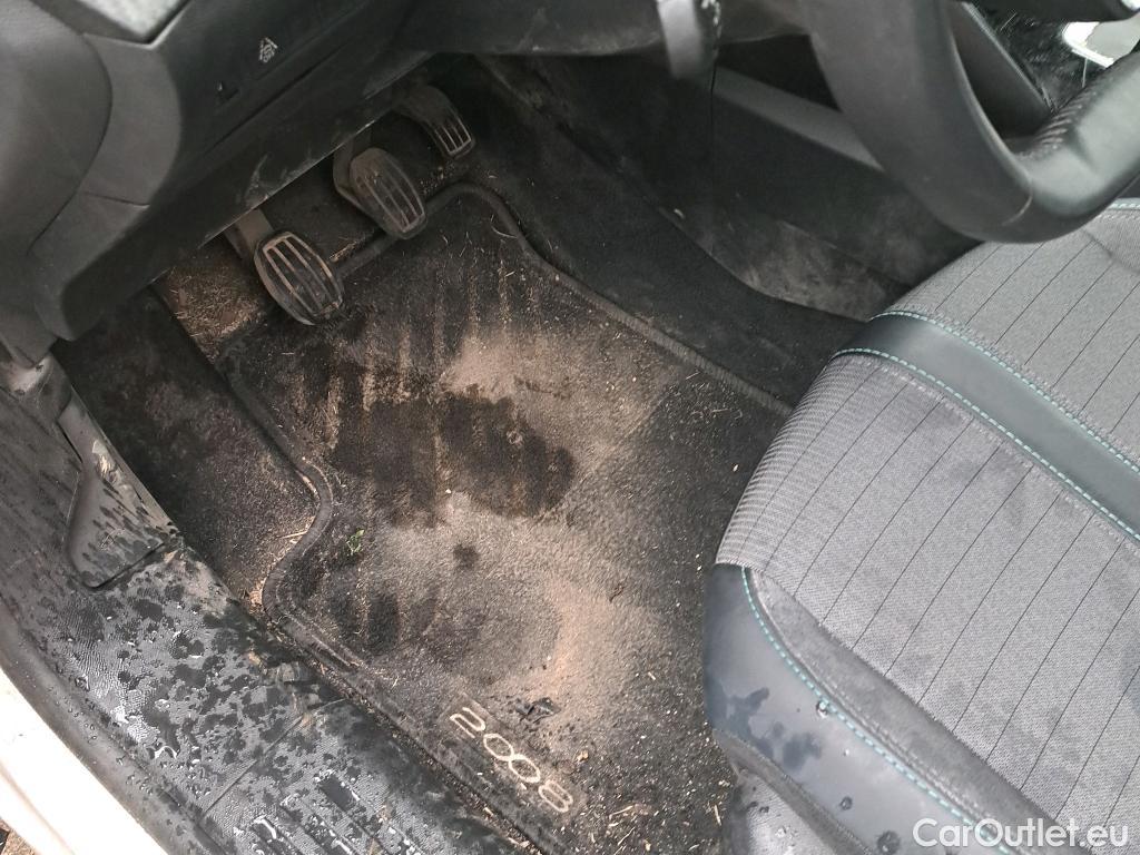  Peugeot  2008 PEUGEOT  / 2019 / 5P / todoterreno Allure BlueHDI 81kW (110CV) #22