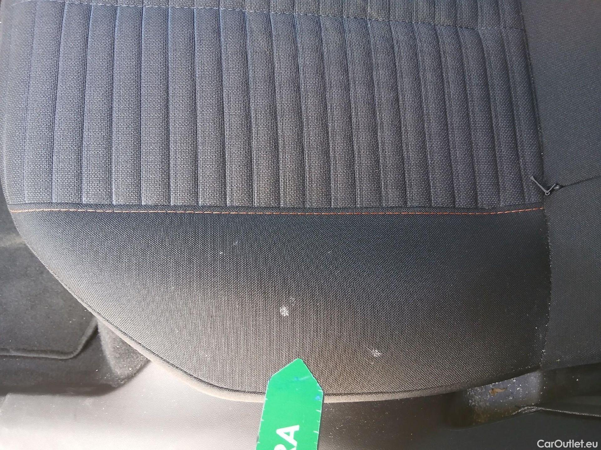  Peugeot  2008 PEUGEOT  / 2019 / 5P / todoterreno Active BlueHDI 81kW (110CV) #25