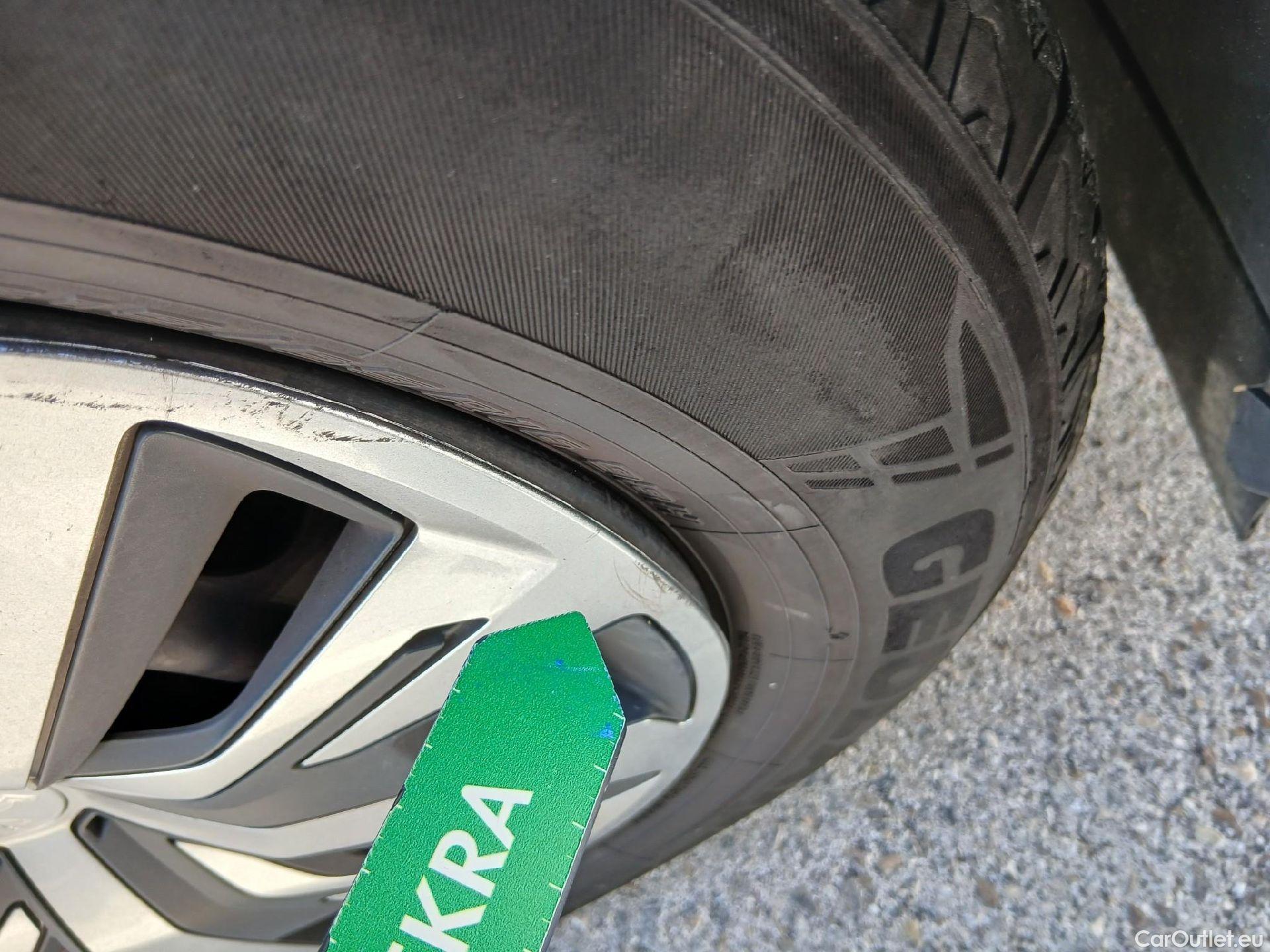  Peugeot  2008 PEUGEOT  / 2019 / 5P / todoterreno Active BlueHDI 81kW (110CV) #41