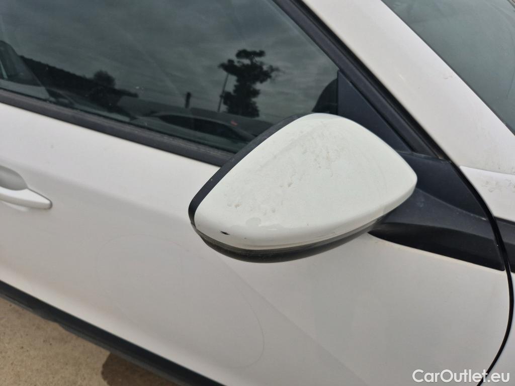  Peugeot  2008 PEUGEOT  / 2019 / 5P / todoterreno Active BlueHDI 100 S&S BVM6 #14