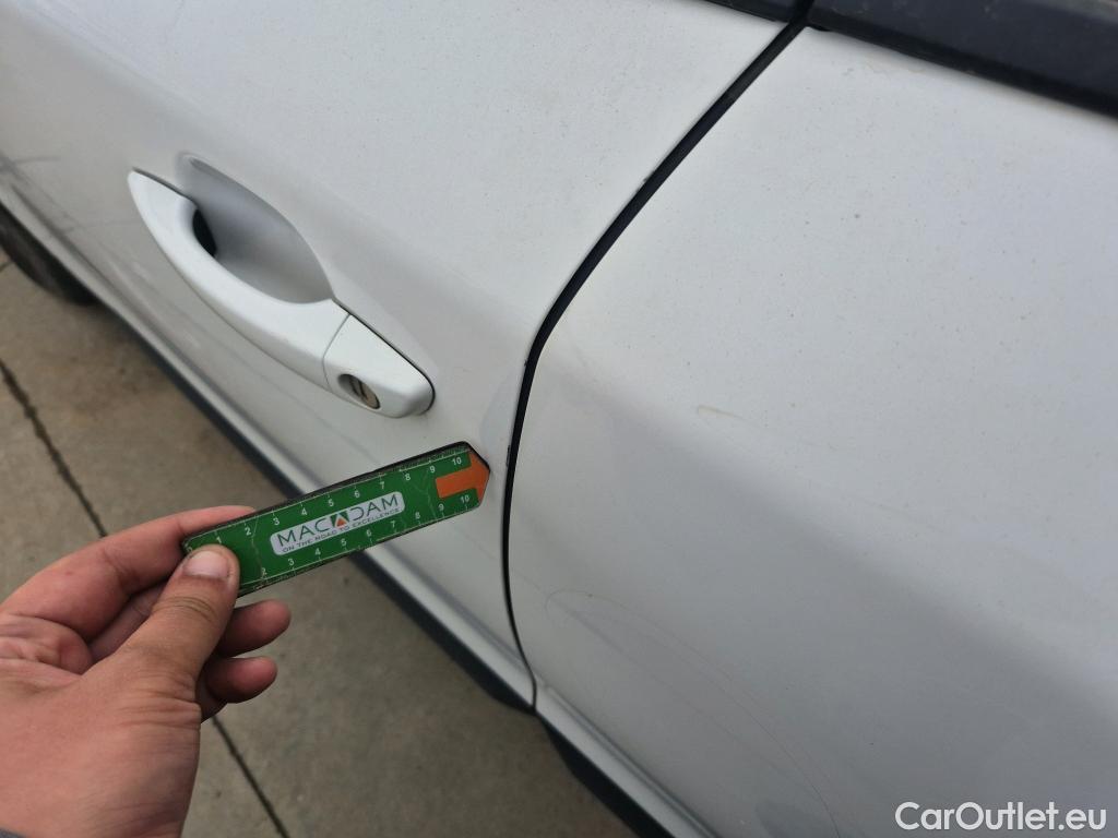  Peugeot  2008 PEUGEOT  / 2019 / 5P / todoterreno Active BlueHDI 100 S&S BVM6 #13