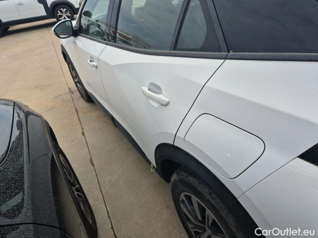  Peugeot  2008 PEUGEOT  / 2019 / 5P / todoterreno Active BlueHDI 100 S&S BVM6 #4