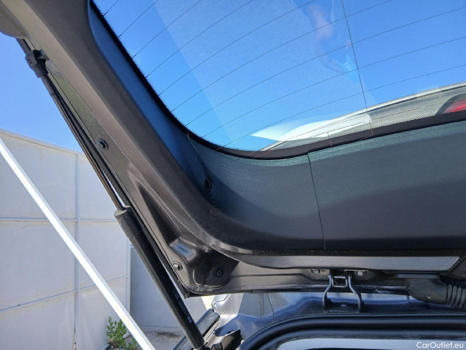  Peugeot  2008 PEUGEOT  / 2019 / 5P / todoterreno Active BlueHDI 81kW (110CV) #32