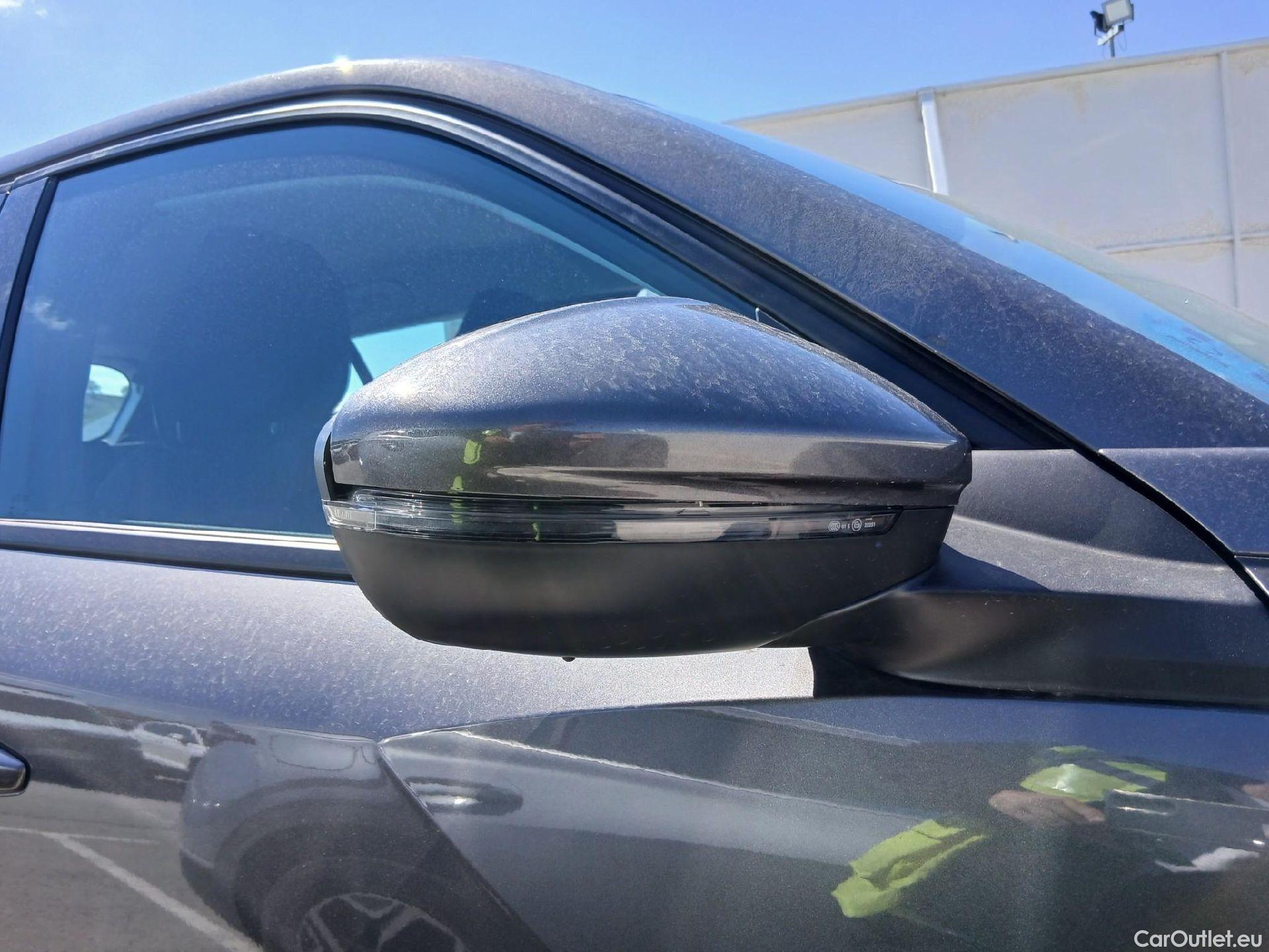  Peugeot  2008 PEUGEOT  / 2019 / 5P / todoterreno Active BlueHDI 81kW (110CV) #43