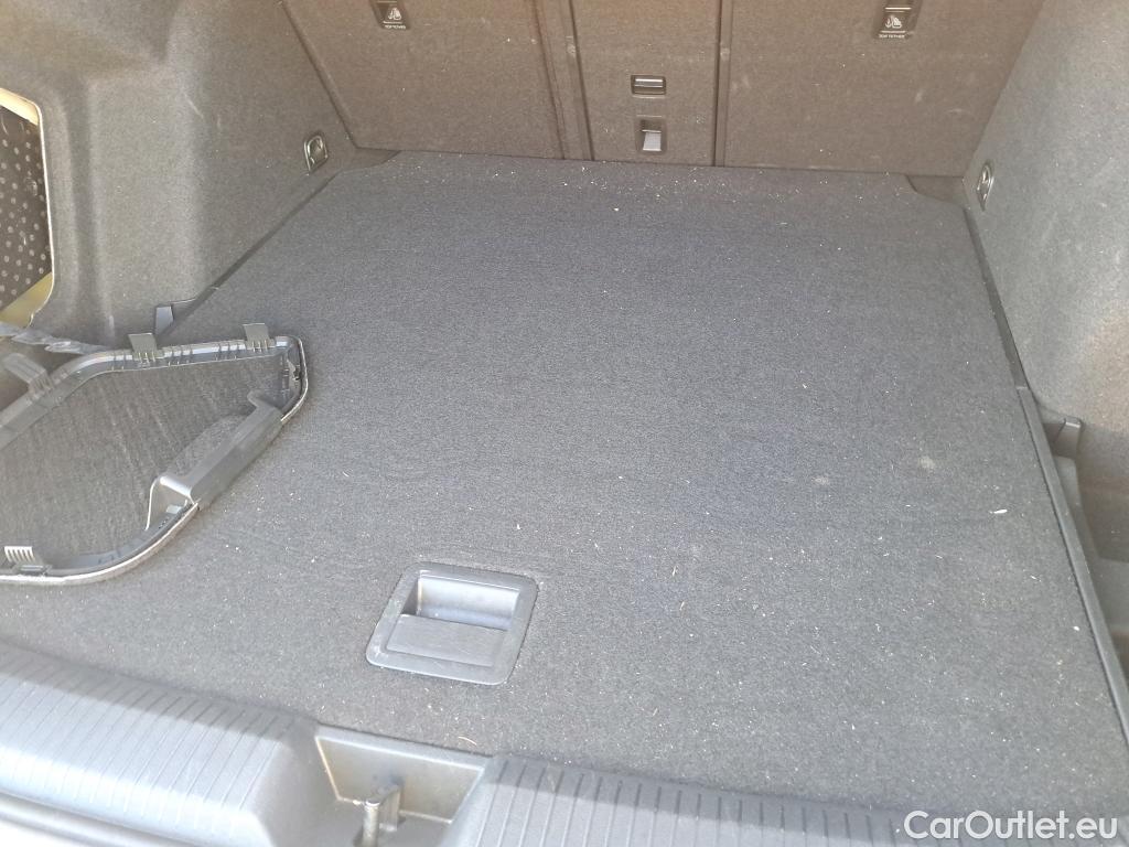  Volkswagen  Golf  VOLKSWAGEN / 2020 / 5P / familiar 2.0 TDI 85kW (115CV) DSG Variant #16