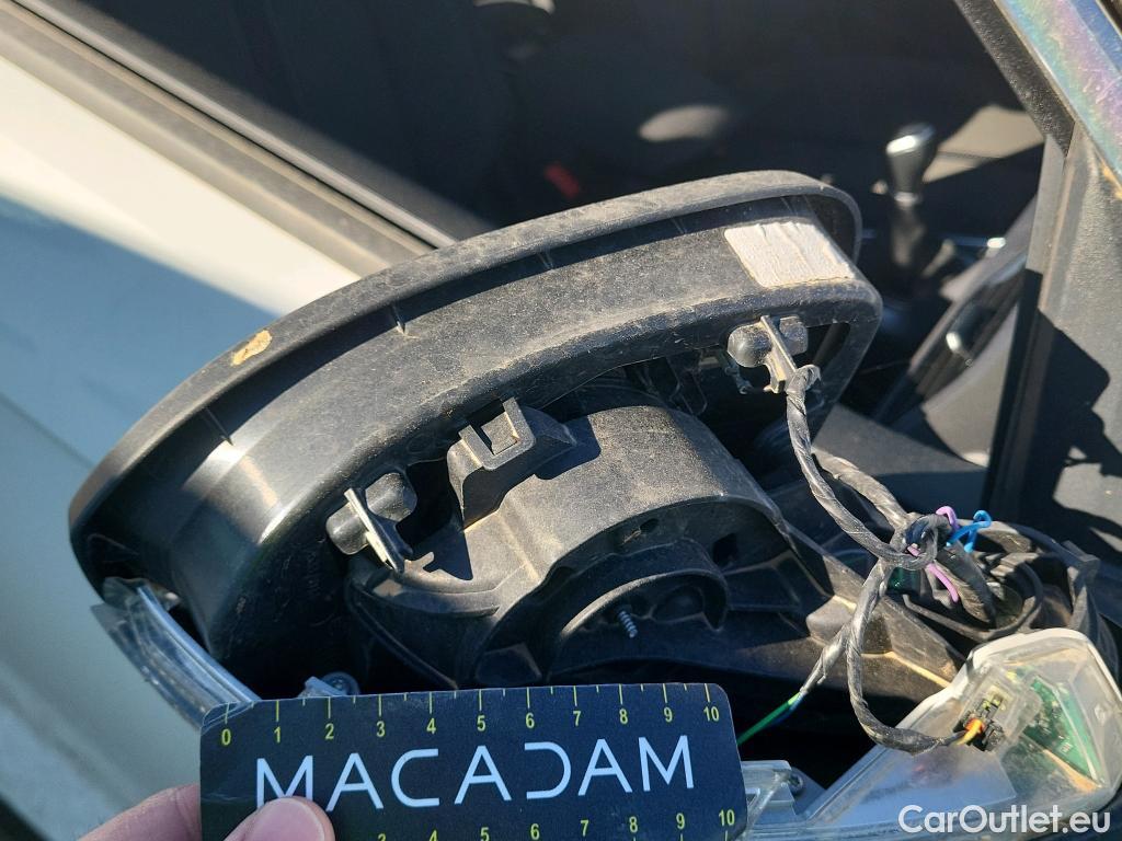  Volkswagen  T-ROC  Life 2.0 TDI 115CV MT6 E6d #15