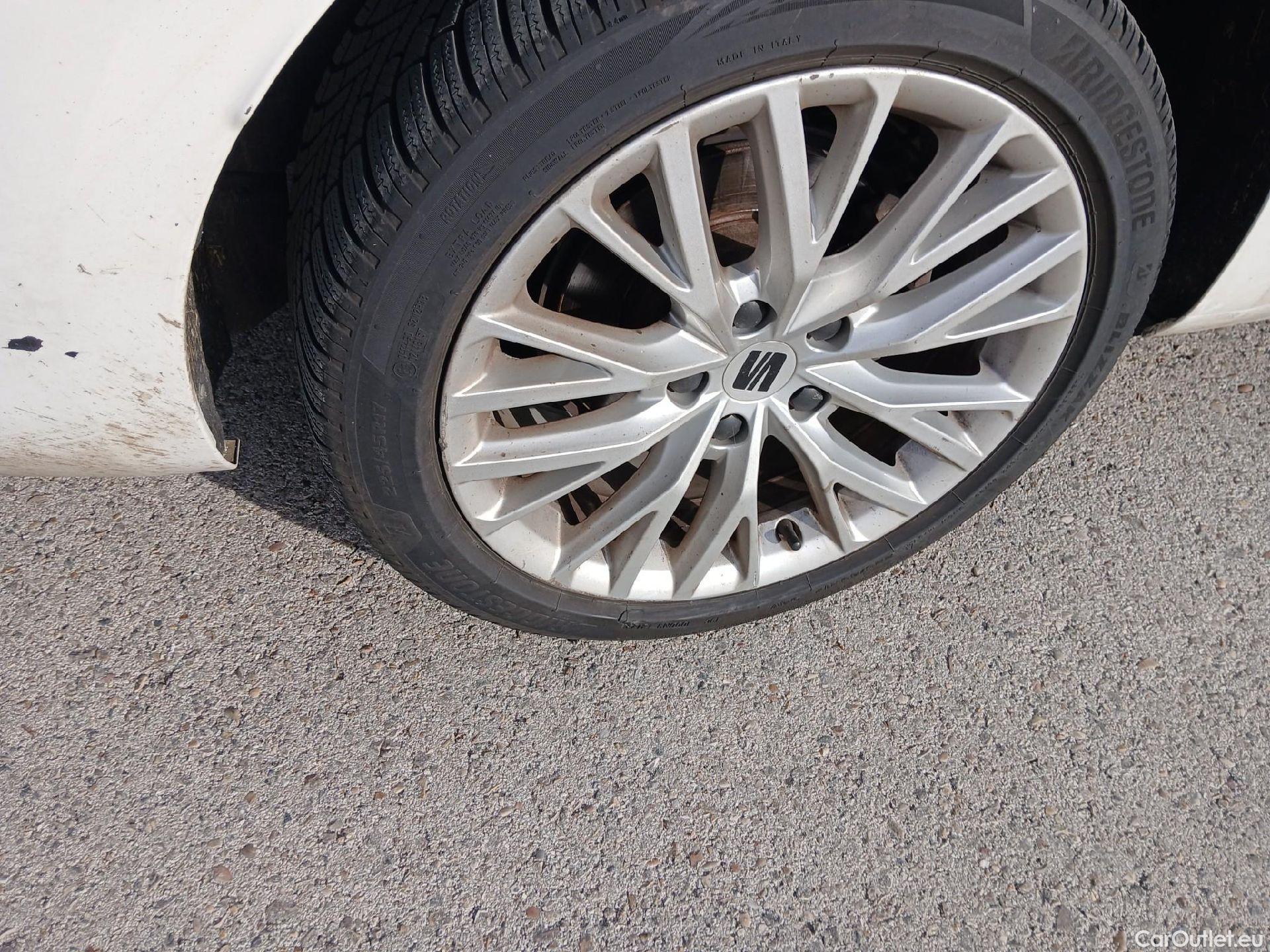  Seat  Leon SEAT Nuevo León / 2020 / 5P / familiar SP 1.4 e-Hybrid DSG S&S Xcellence Go L #35