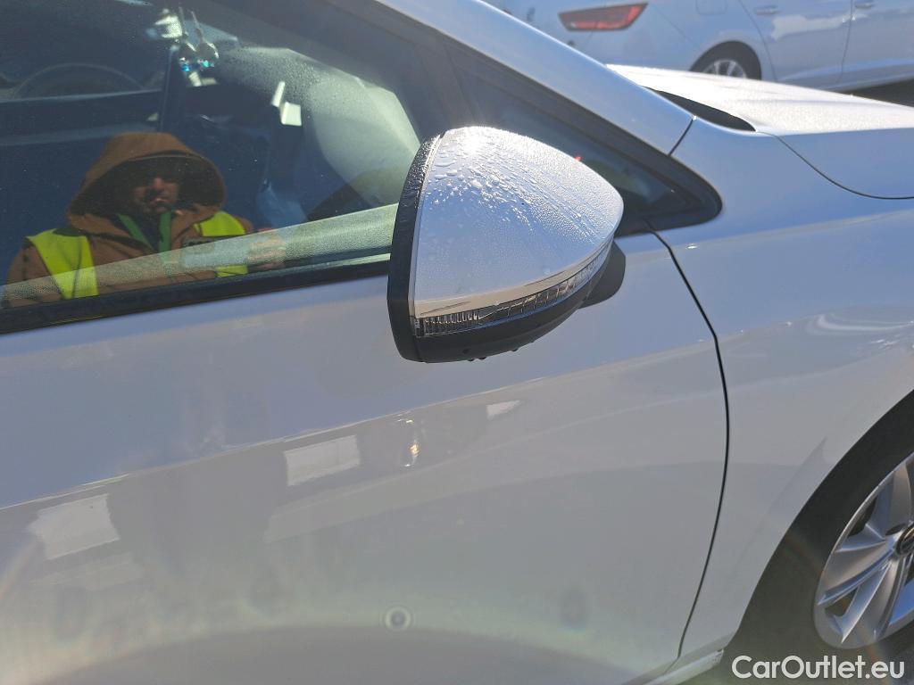  Volkswagen  Golf  VOLKSWAGEN / 2020 / 5P / familiar 2.0 TDI 85kW (115CV) DSG Variant #19