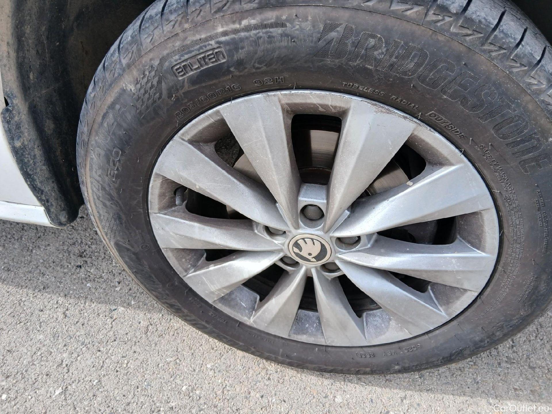  Skoda  KAMIQ SKODA  1.0 TSI 81kW (110CV) DSG Ambition #22