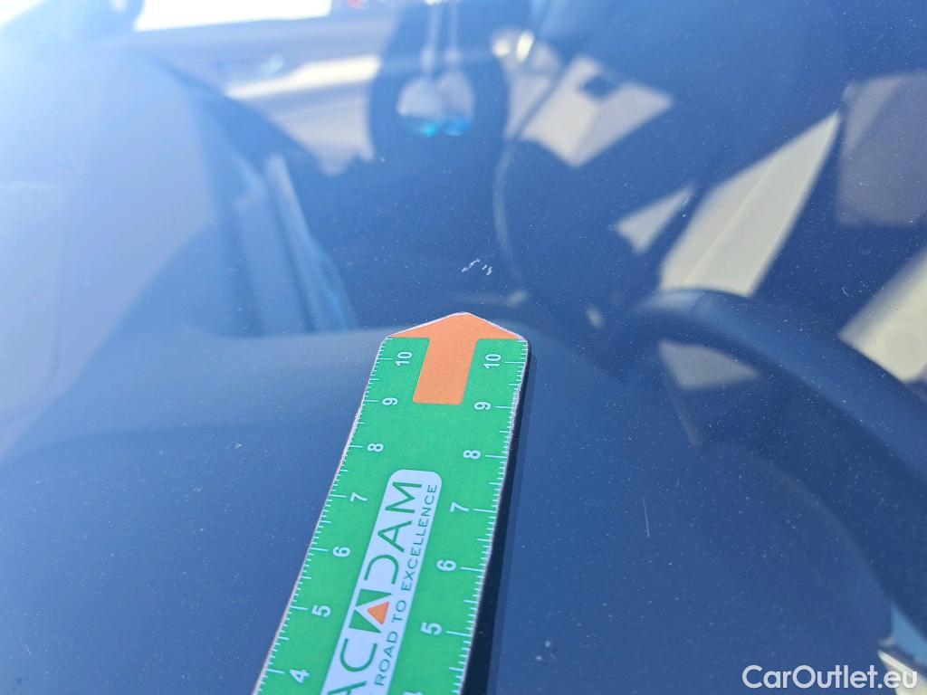  Volkswagen  Golf  VOLKSWAGEN / 2020 / 5P / familiar 2.0 TDI 85kW (115CV) DSG Variant #2