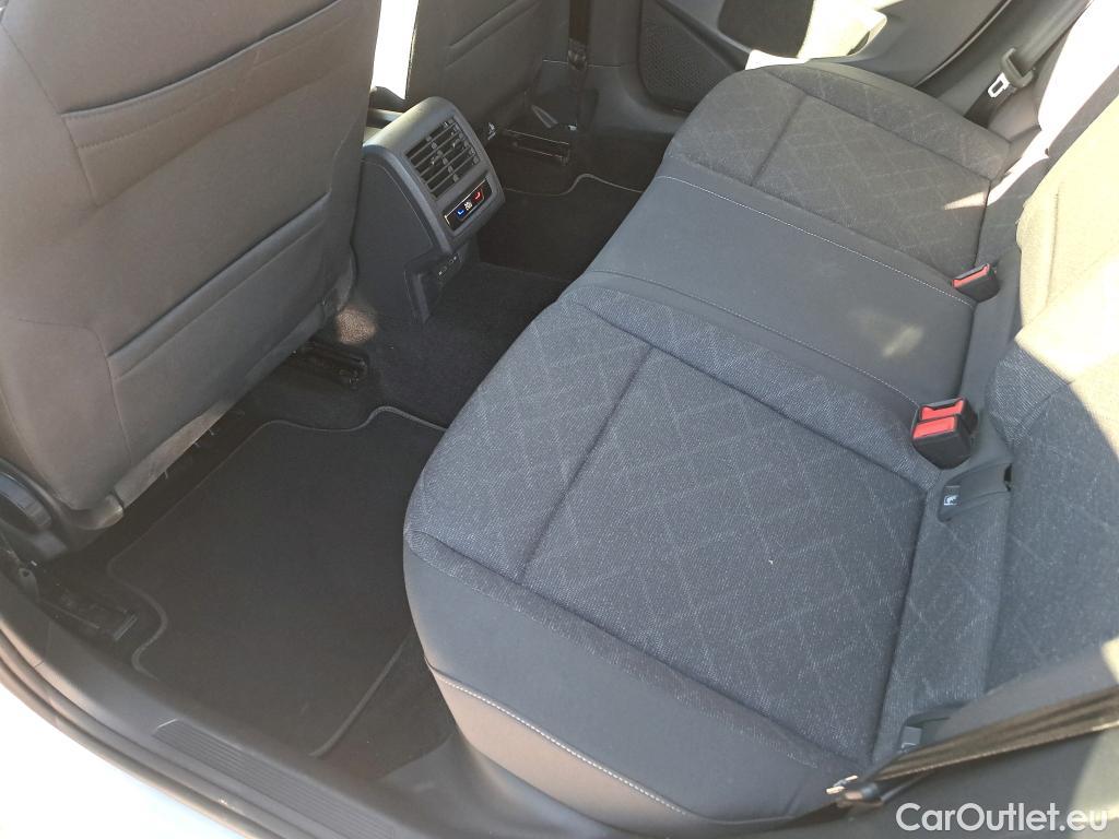  Volkswagen  Golf  VOLKSWAGEN / 2020 / 5P / familiar 2.0 TDI 85kW (115CV) DSG Variant #17