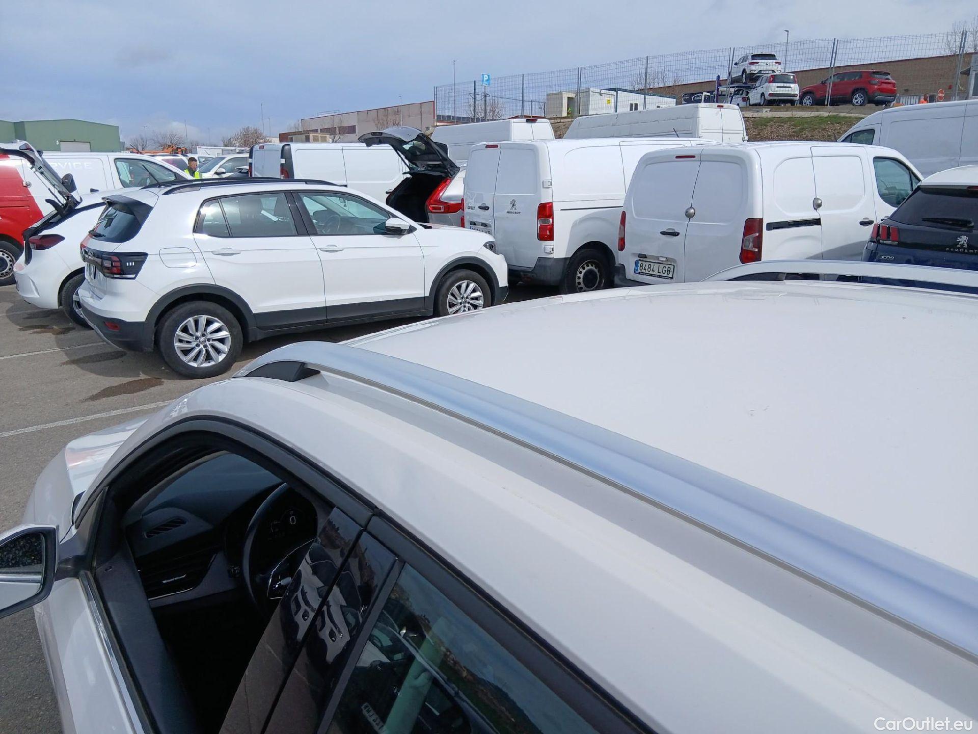  Skoda  KAMIQ SKODA  1.0 TSI 81kW (110CV) DSG Ambition #14