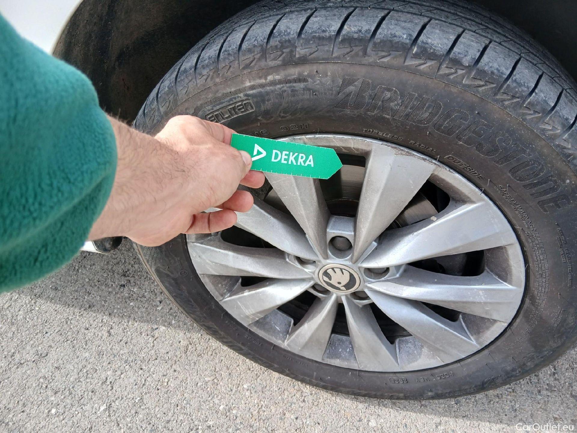  Skoda  KAMIQ SKODA  1.0 TSI 81kW (110CV) DSG Ambition #21