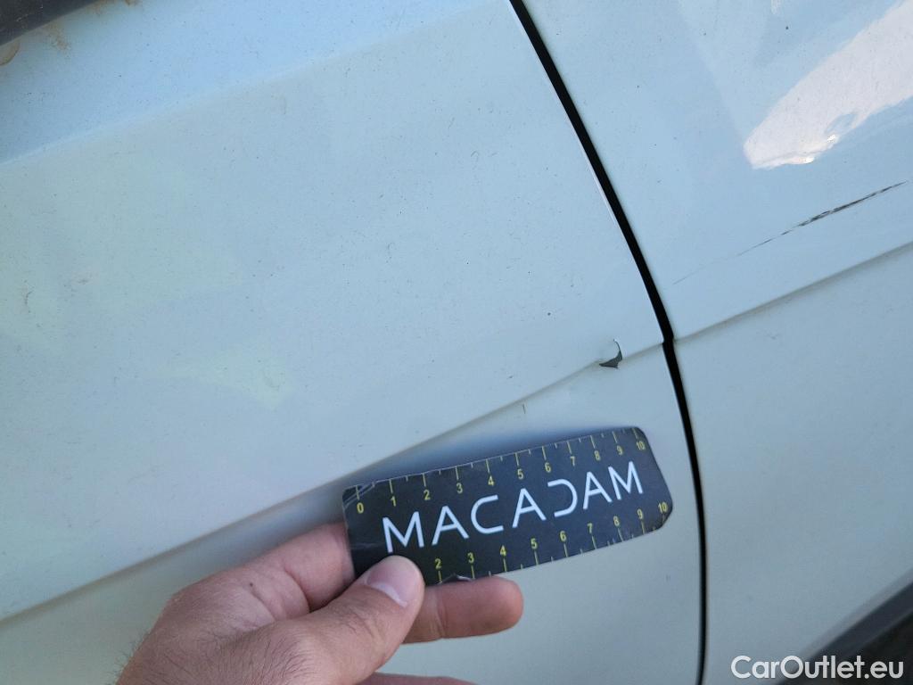  Volkswagen  T-ROC  Life 2.0 TDI 115CV MT6 E6d #11