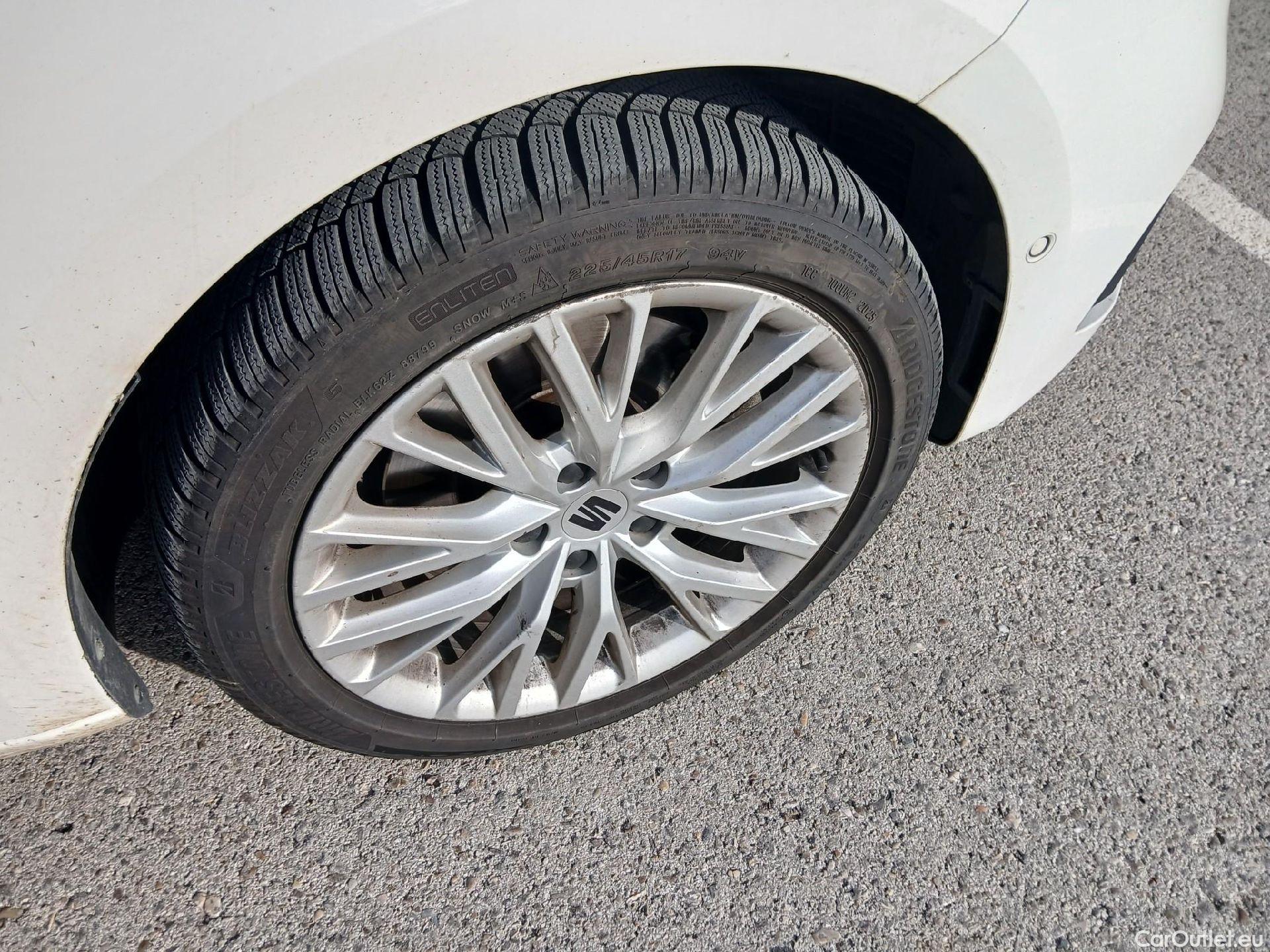  Seat  Leon SEAT Nuevo León / 2020 / 5P / familiar SP 1.4 e-Hybrid DSG S&S Xcellence Go L #39