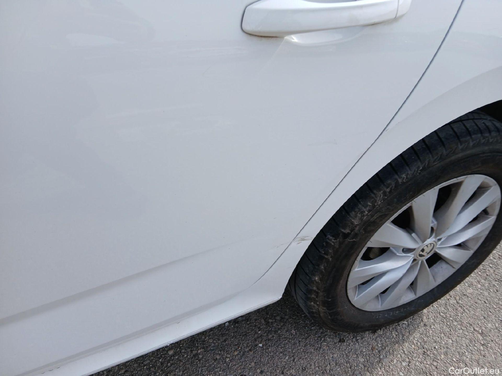  Skoda  KAMIQ SKODA  1.0 TSI 81kW (110CV) DSG Ambition #9