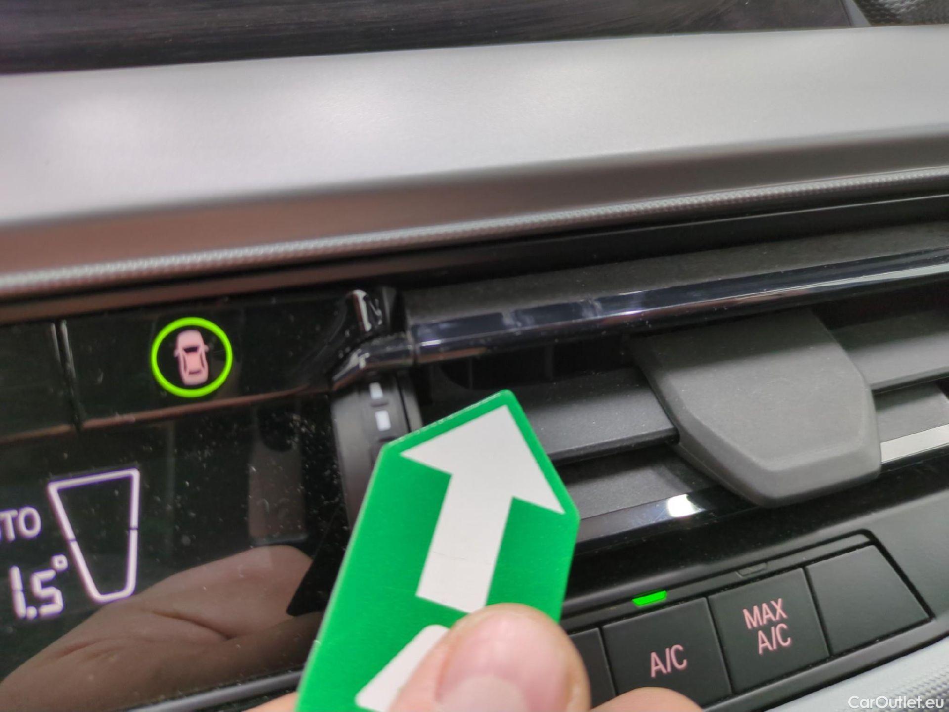  Bmw  Serie 1 1 Berline 116 d Business Design 1.5 115CV BVA7 E6d #2